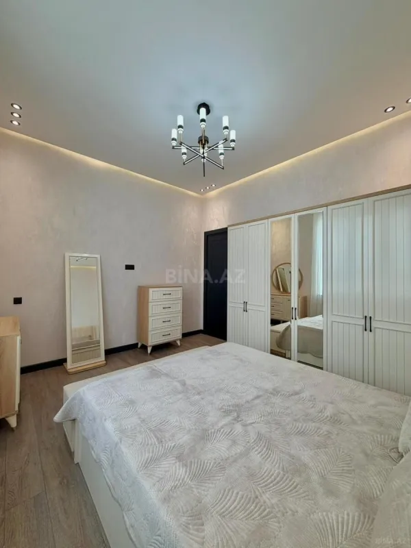 Satılır 5 otaqlı həyət evi 300 m²