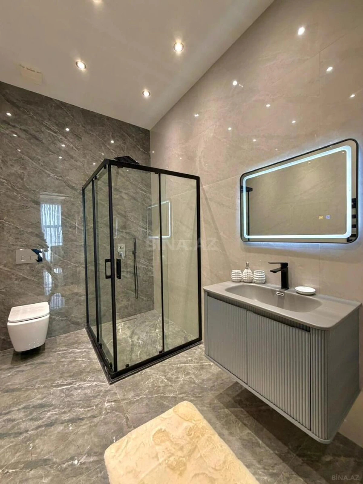 Satılır 5 otaqlı həyət evi 300 m²