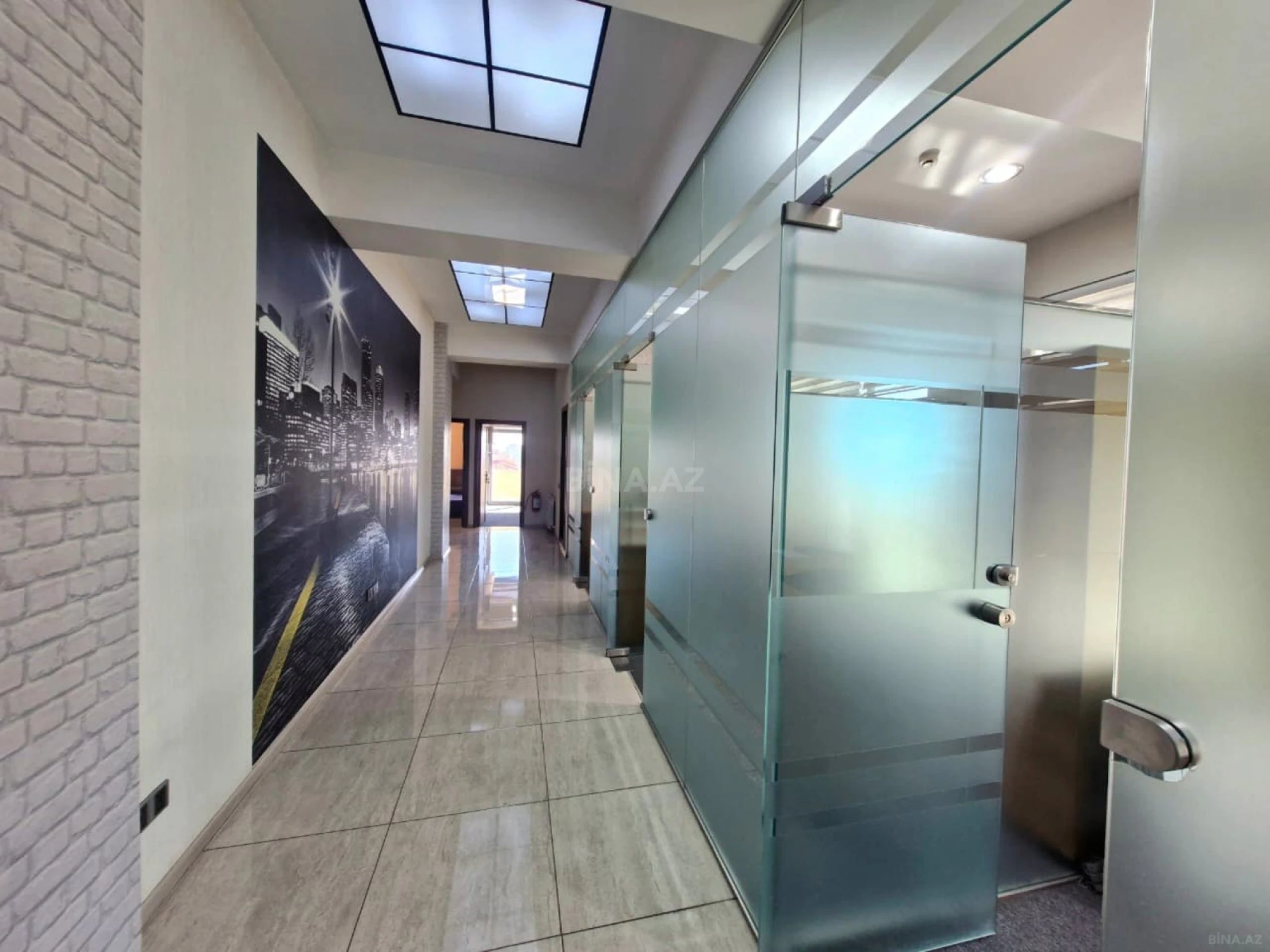 Kirayə verilir 8 otaqlı ofis 285 m²
