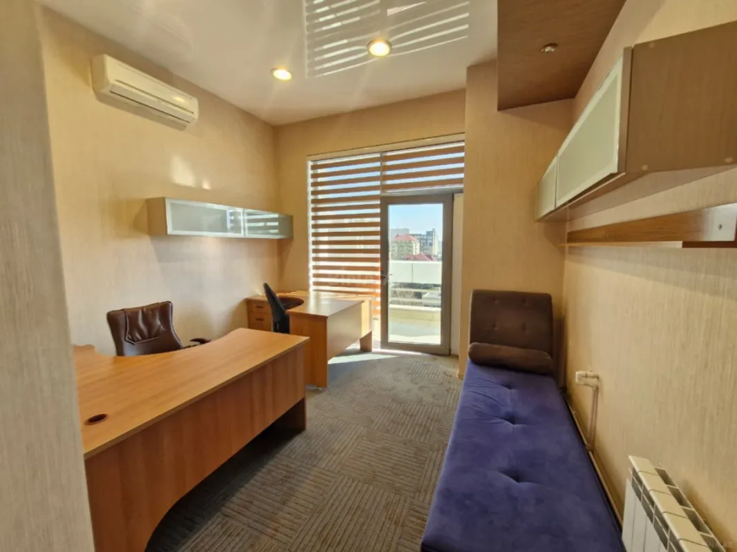 Kirayə verilir 8 otaqlı ofis 285 m²