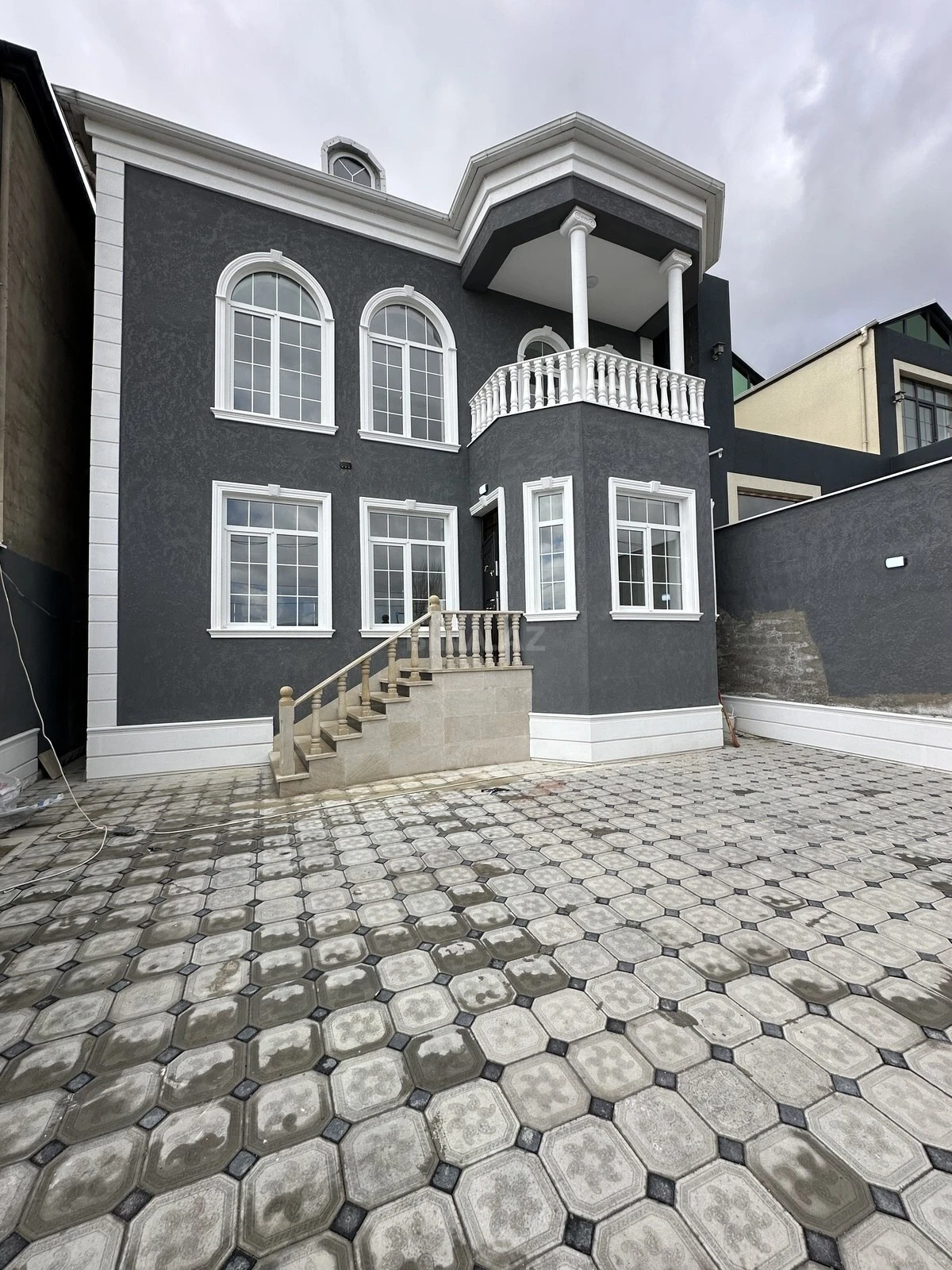 Satılır 6 otaqlı həyət evi 200 m²