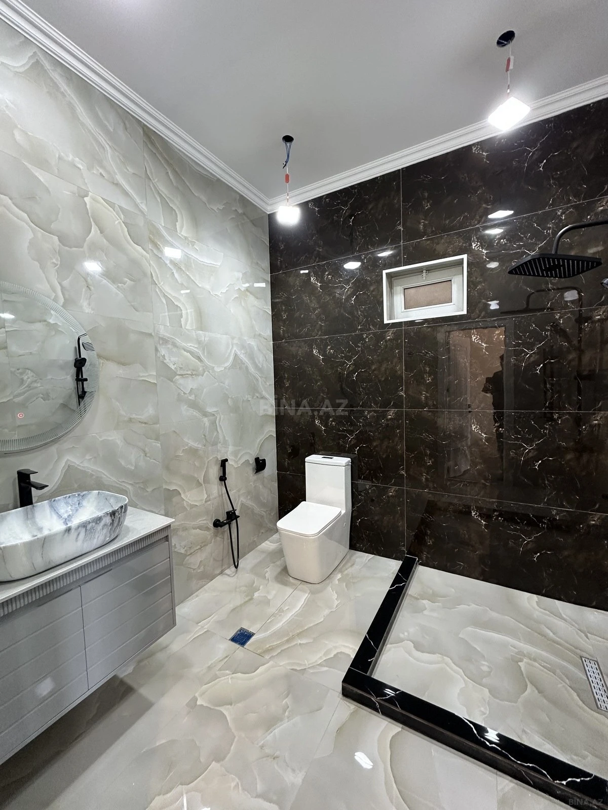 Satılır 6 otaqlı həyət evi 200 m²