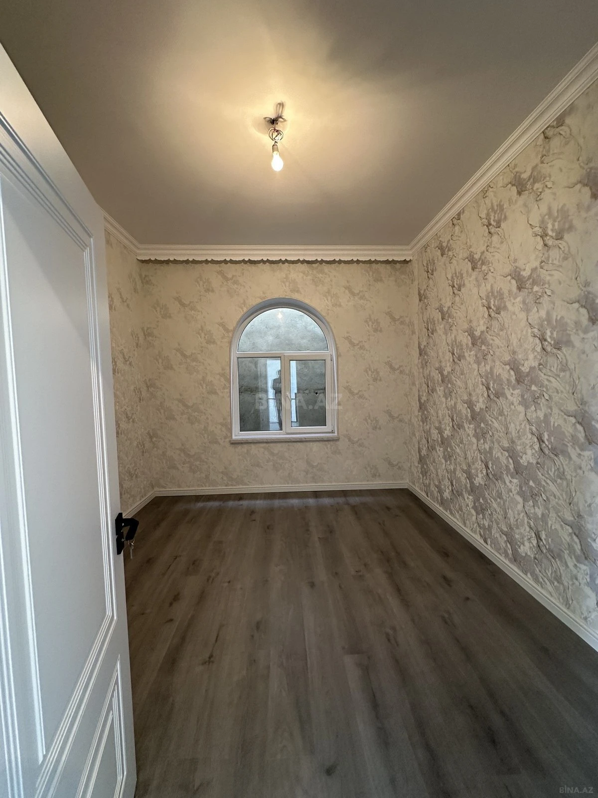 Satılır 6 otaqlı həyət evi 200 m²