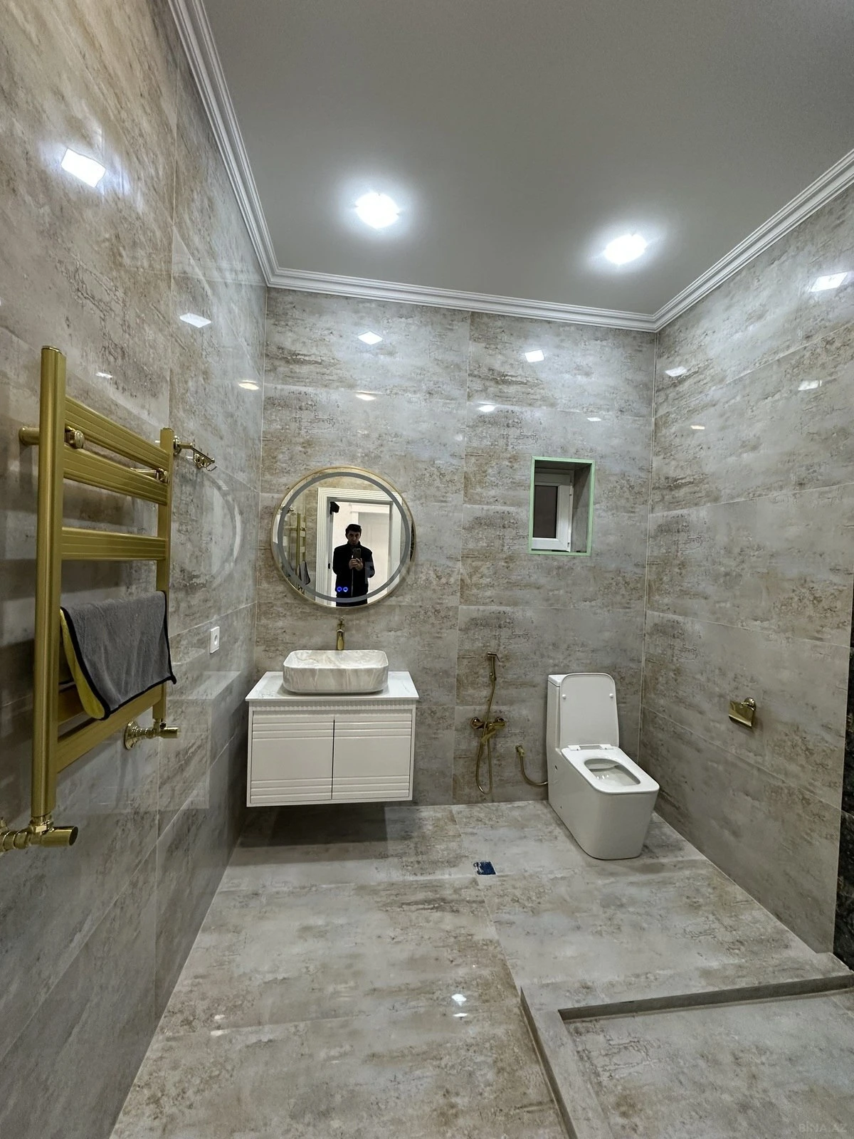 Satılır 6 otaqlı həyət evi 200 m²