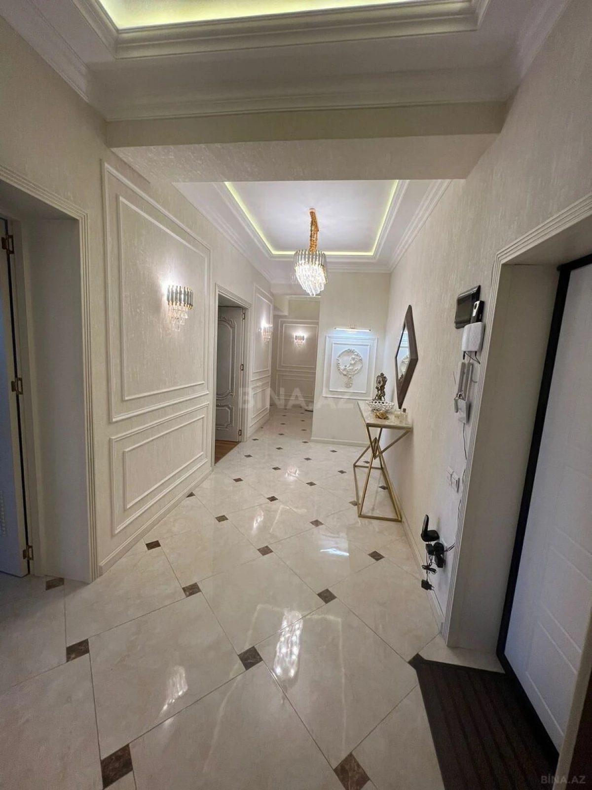Satılır 3 otaqlı mənzil 140 m²