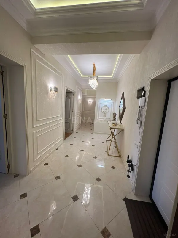 Satılır 3 otaqlı mənzil 140 m²