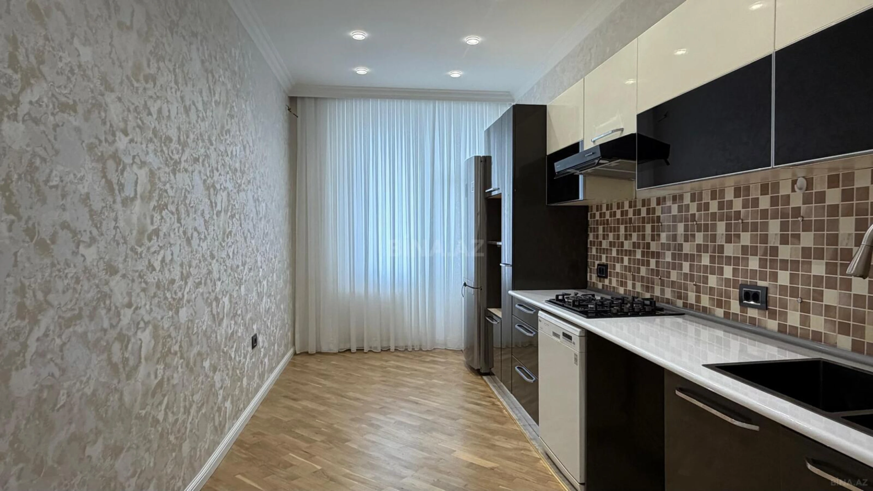 Satılır 3 otaqlı mənzil 120 m²