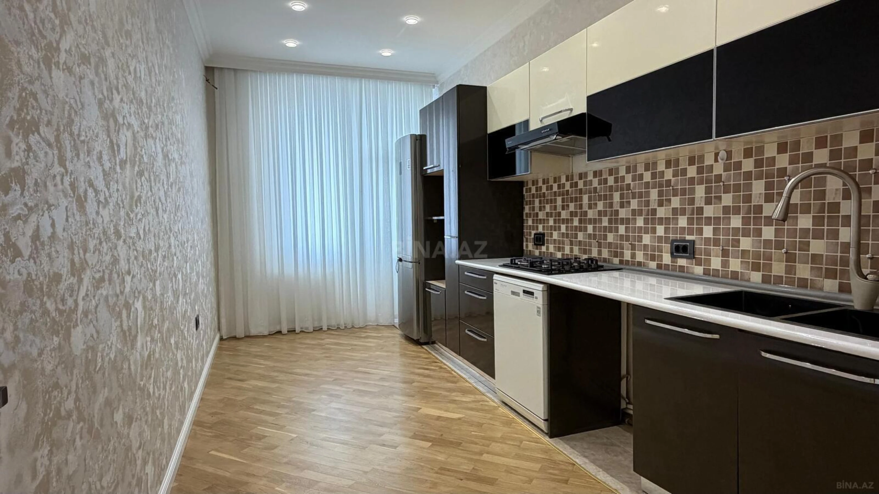 Satılır 3 otaqlı mənzil 120 m²