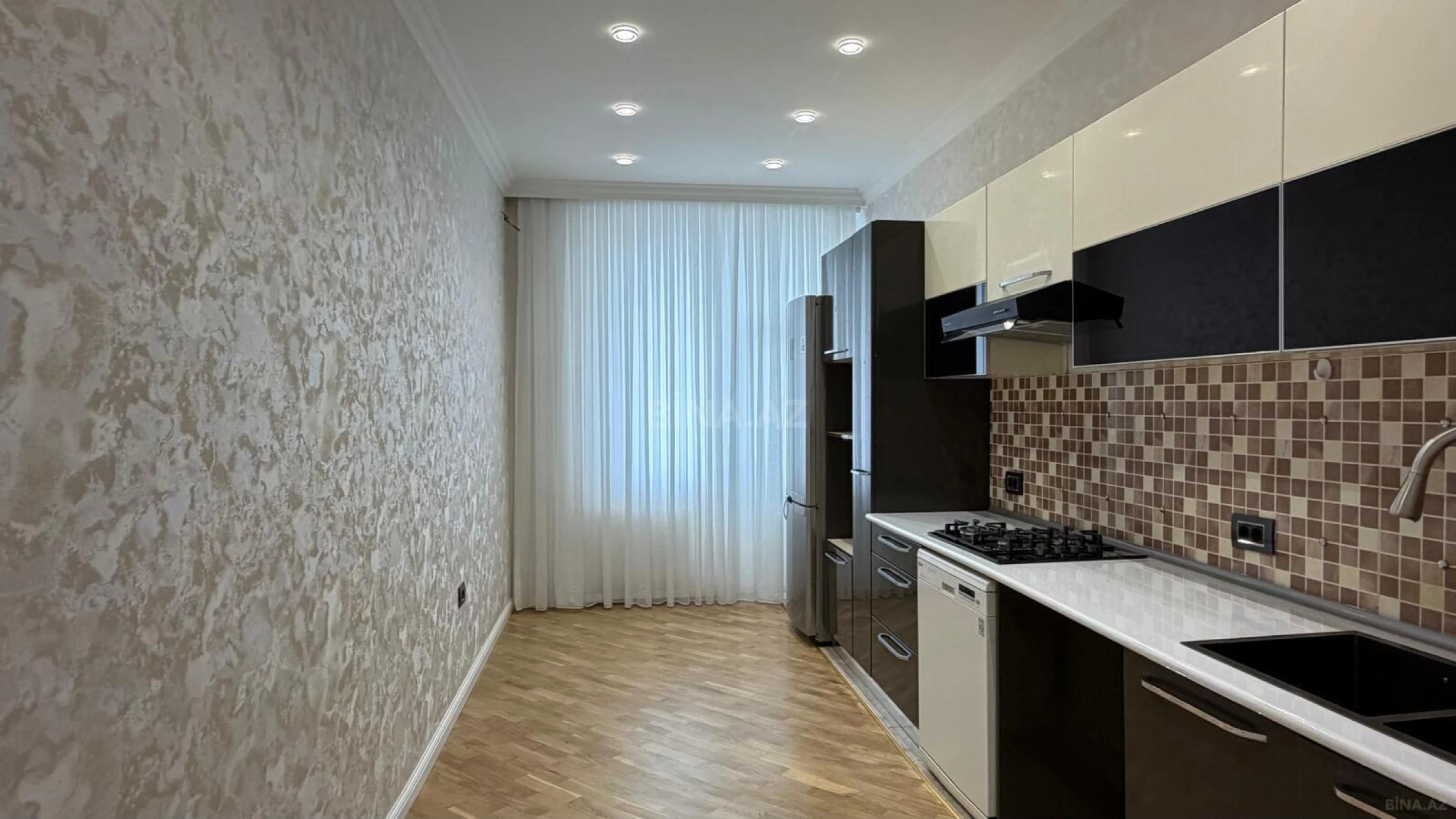 Satılır 3 otaqlı mənzil 120 m²
