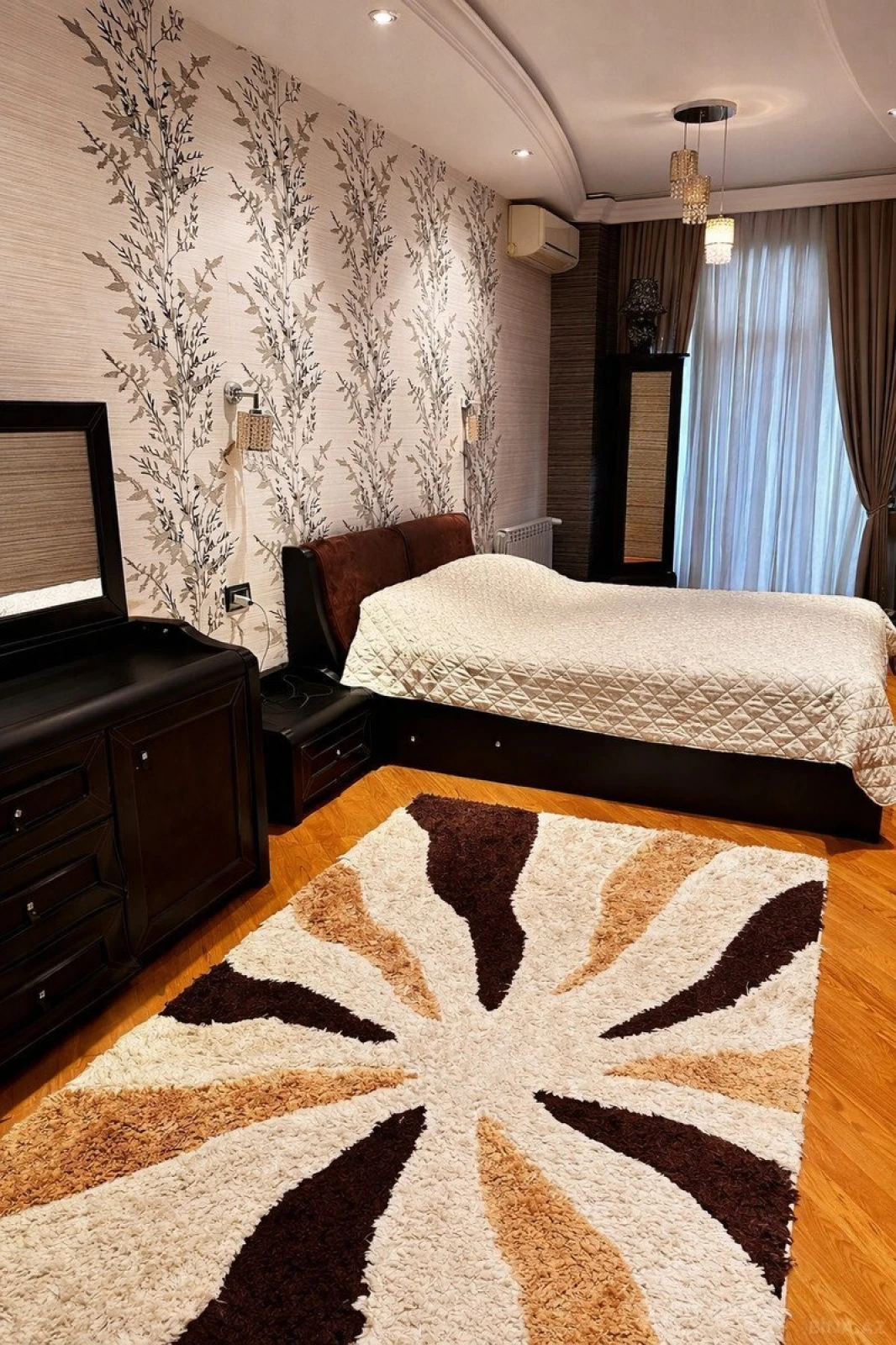 Satılır 3 otaqlı mənzil 162 m²