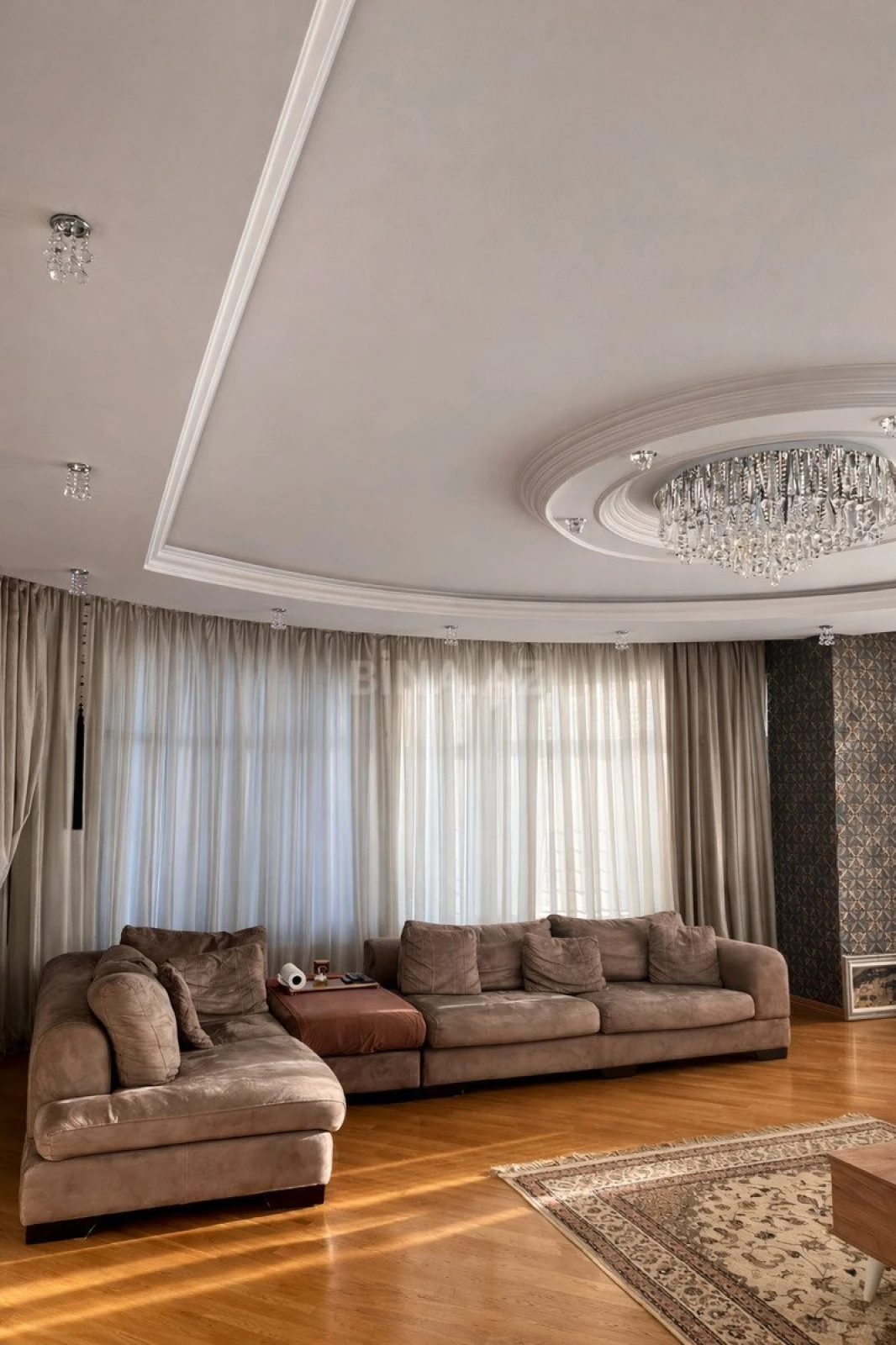 Satılır 3 otaqlı mənzil 162 m²
