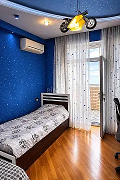 Satılır 3 otaqlı mənzil 162 m²