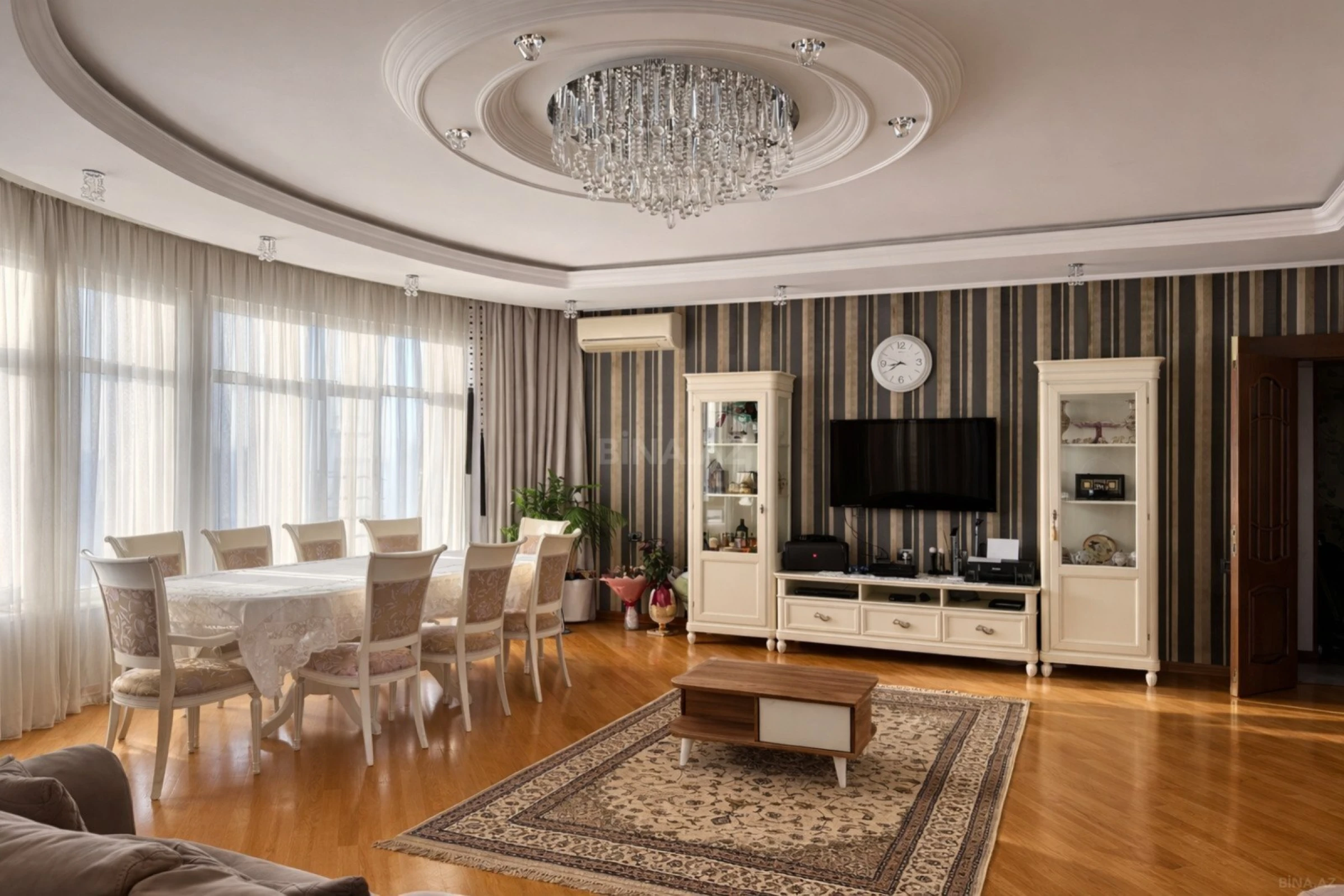 Satılır 3 otaqlı mənzil 162 m²