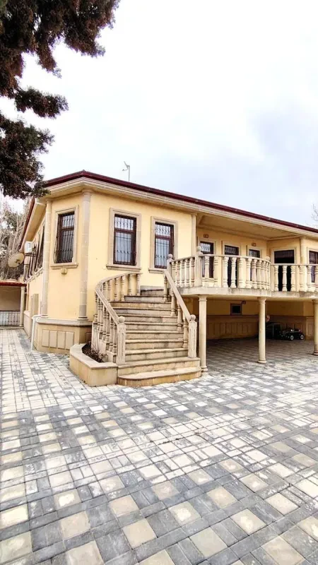Satılır 4 otaqlı həyət evi 200 m²