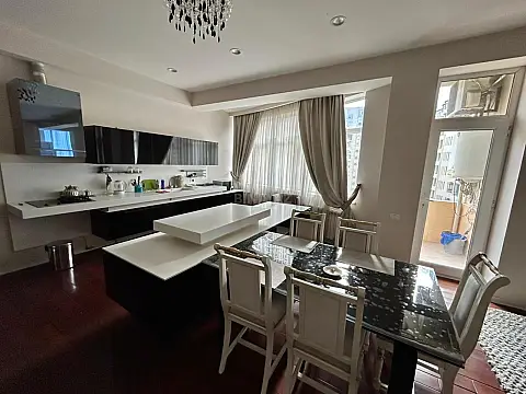 Kirayə verilir 3 otaqlı mənzil 170 m²