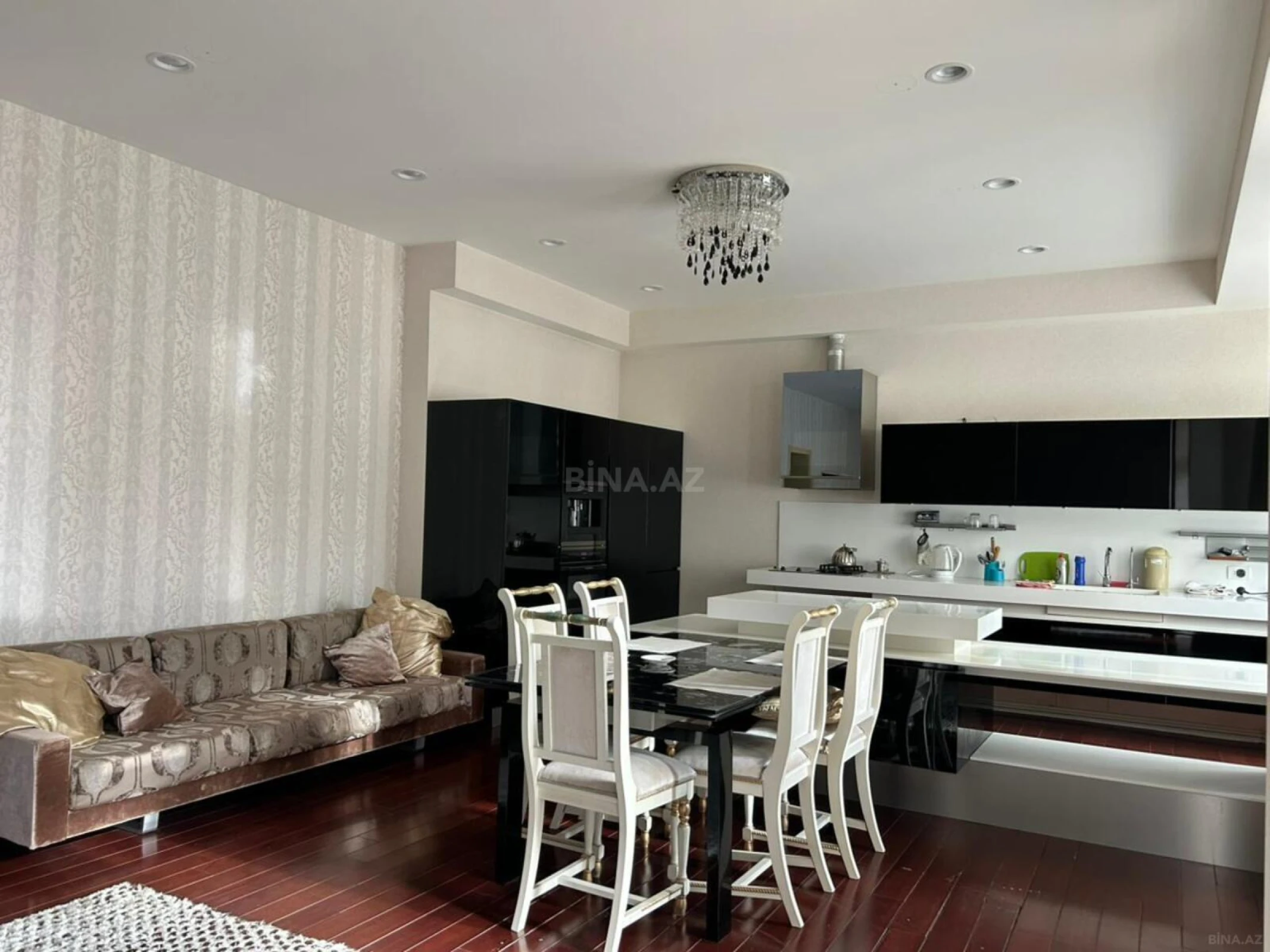Kirayə verilir 3 otaqlı mənzil 170 m²