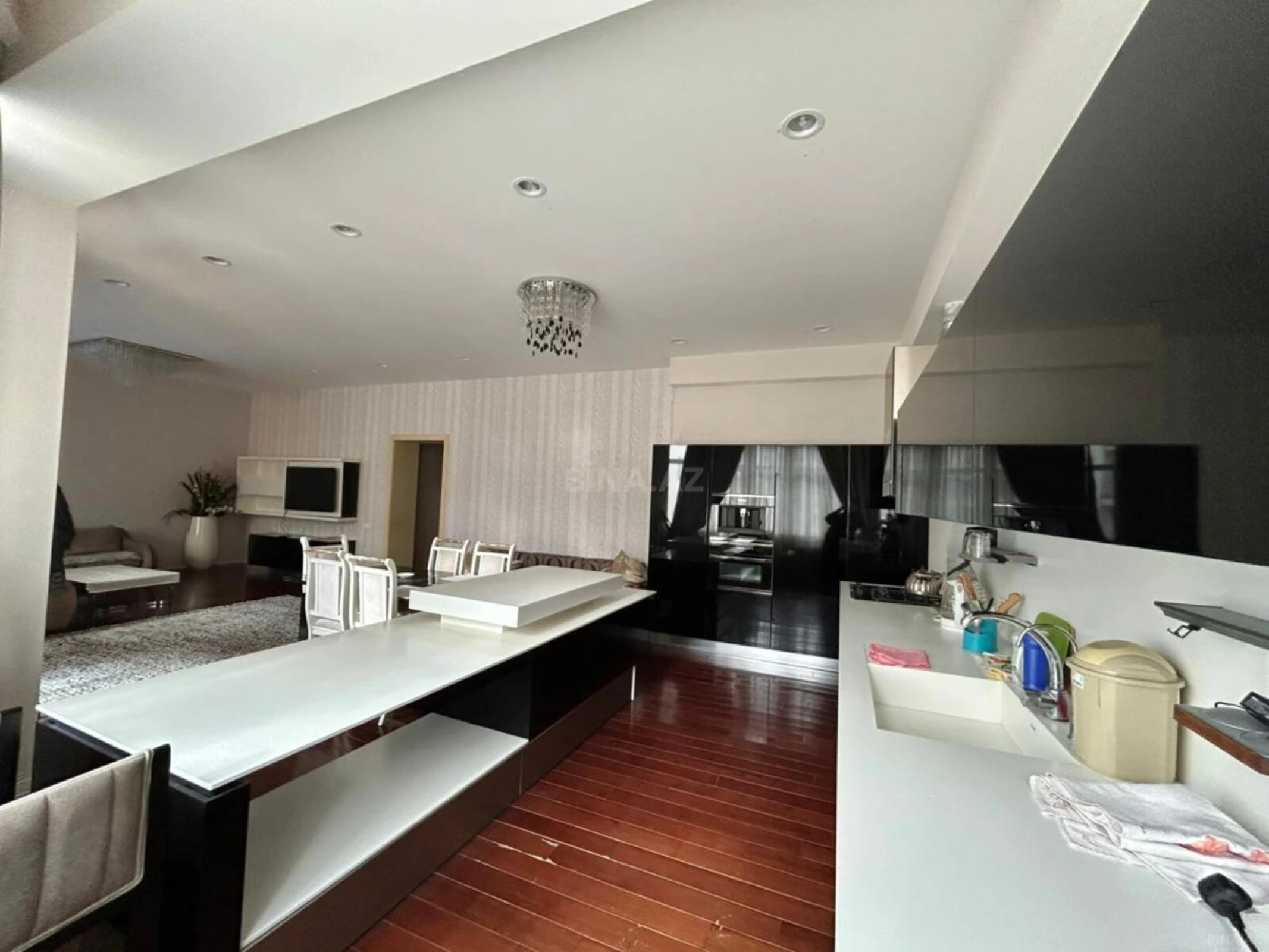 Kirayə verilir 3 otaqlı mənzil 170 m²