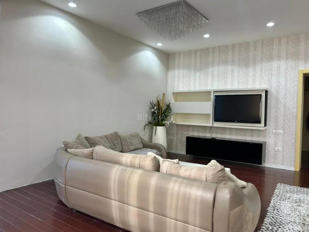 Kirayə verilir 3 otaqlı mənzil 170 m²