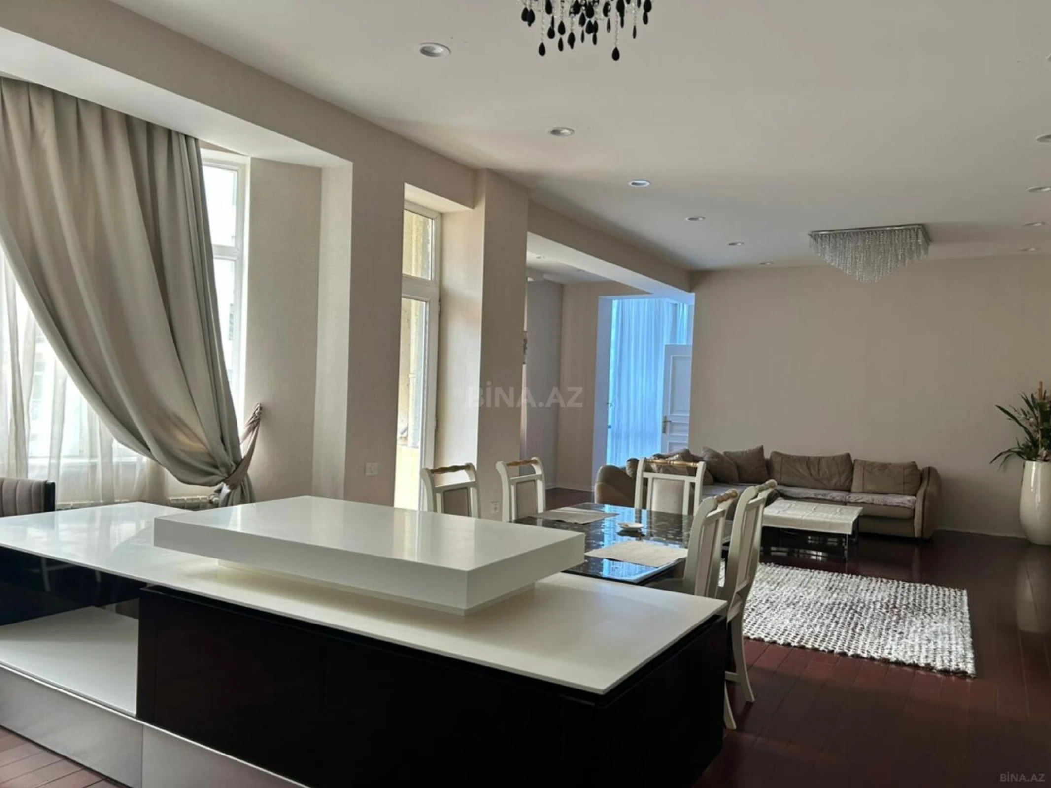 Kirayə verilir 3 otaqlı mənzil 170 m²