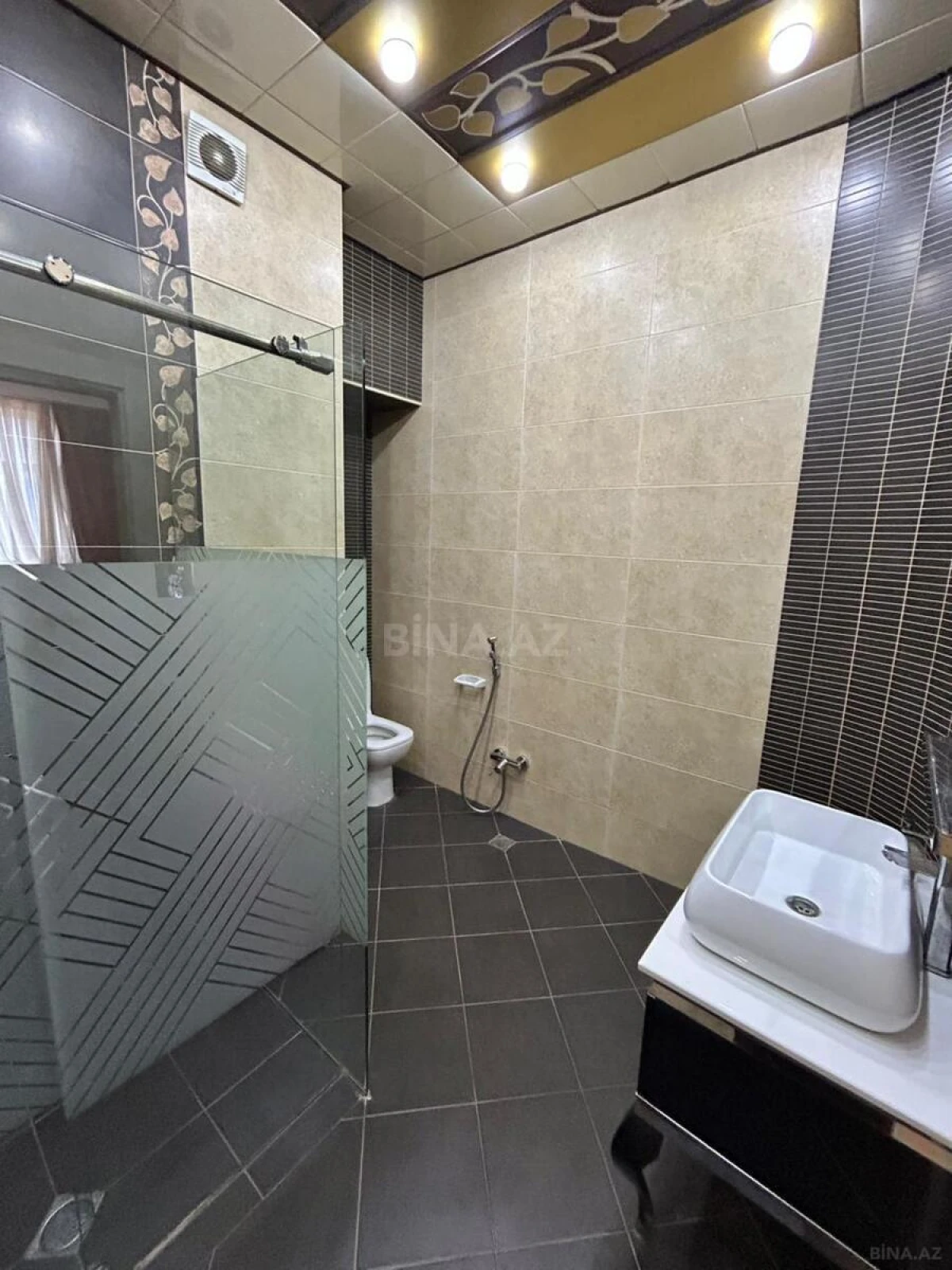 Kirayə verilir 3 otaqlı mənzil 170 m²
