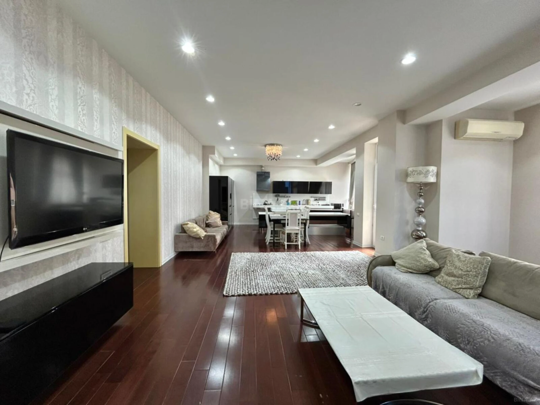 Kirayə verilir 3 otaqlı mənzil 170 m²