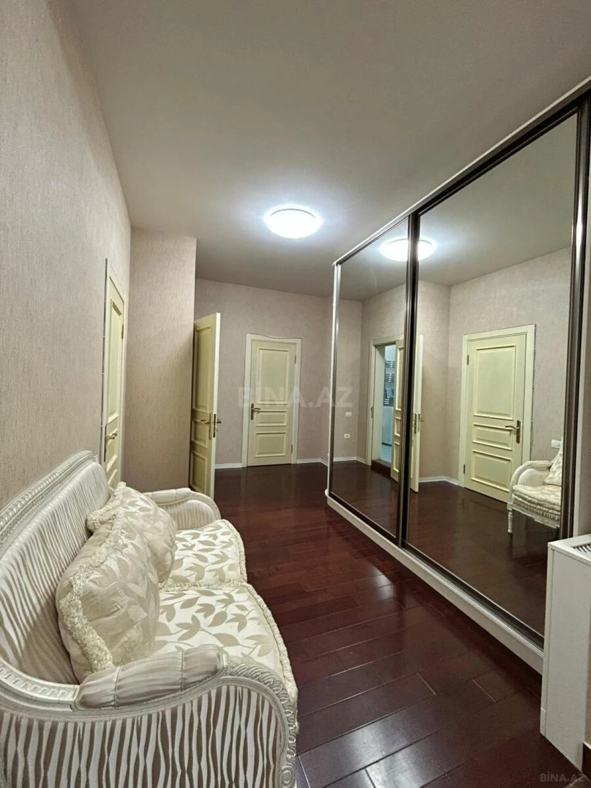 Kirayə verilir 3 otaqlı mənzil 170 m²