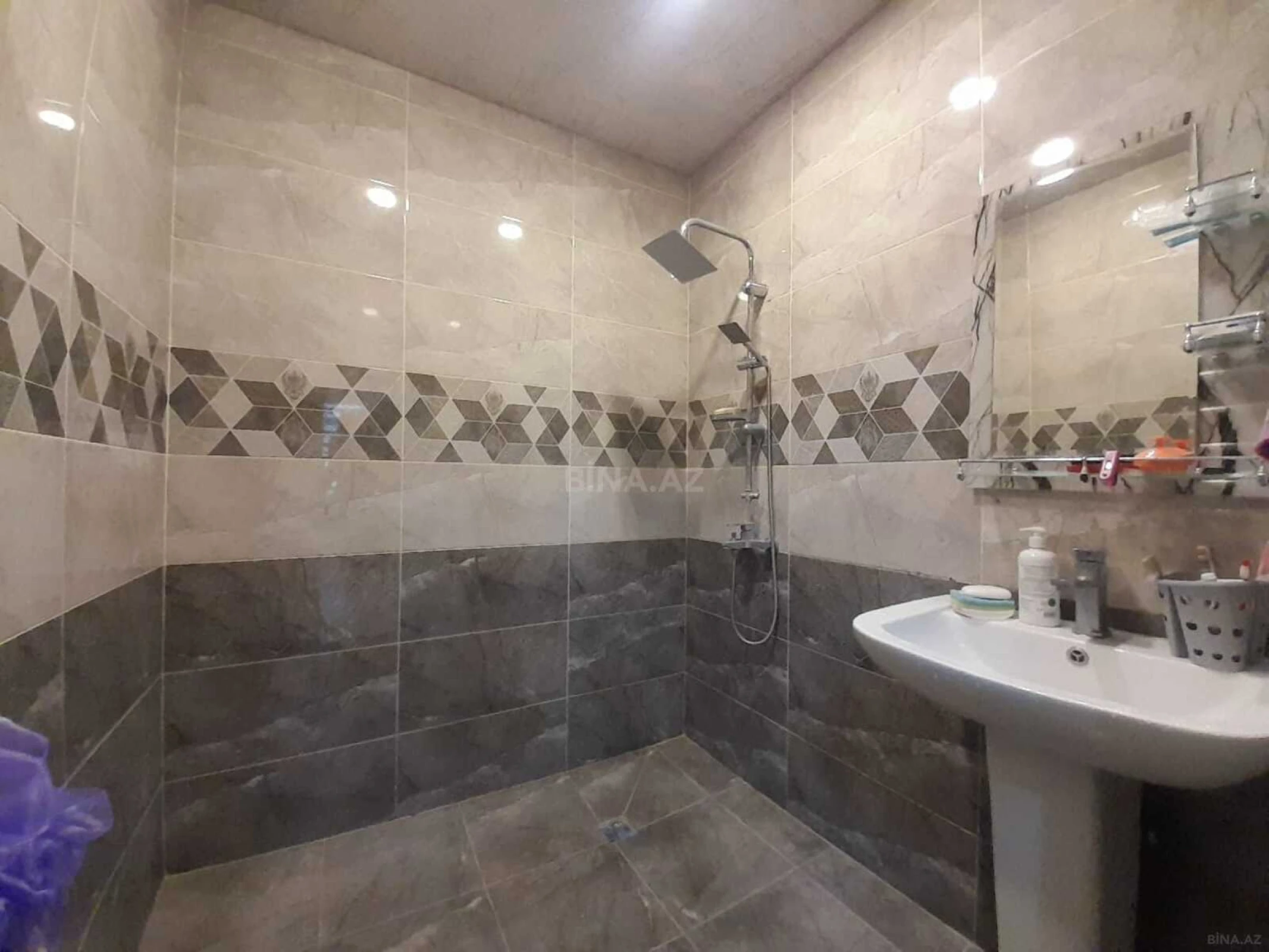 Satılır 3 otaqlı mənzil 120 m²