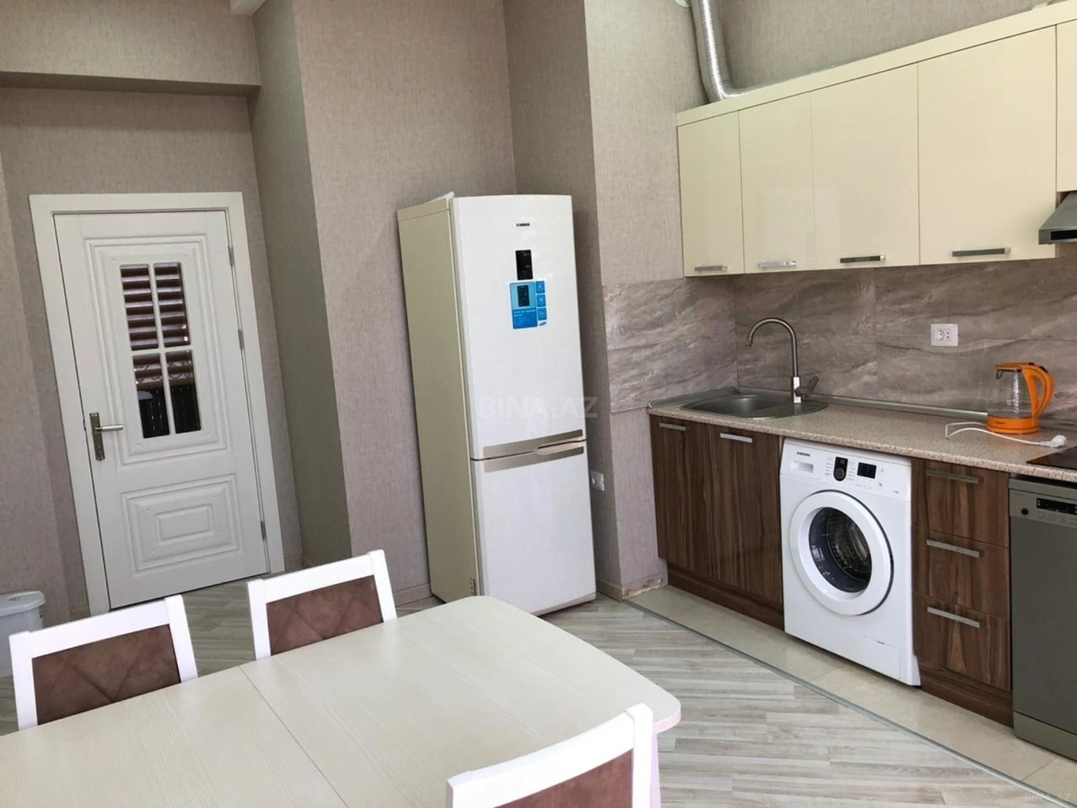 Satılır 3 otaqlı mənzil 144 m²