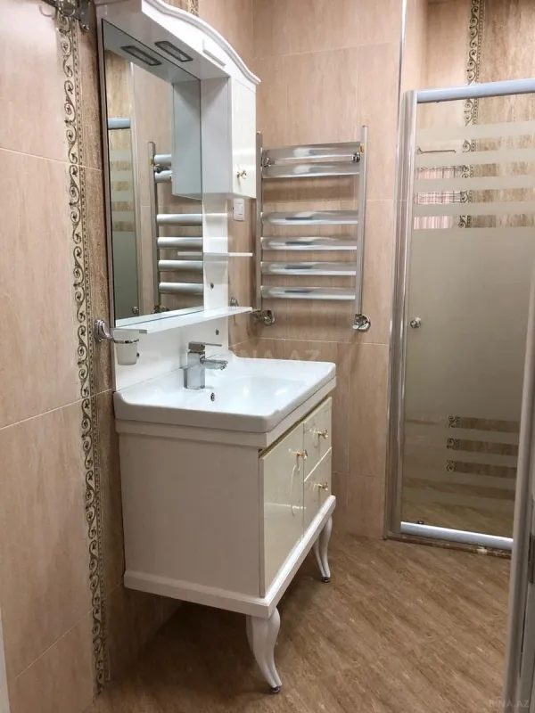 Satılır 3 otaqlı mənzil 144 m²