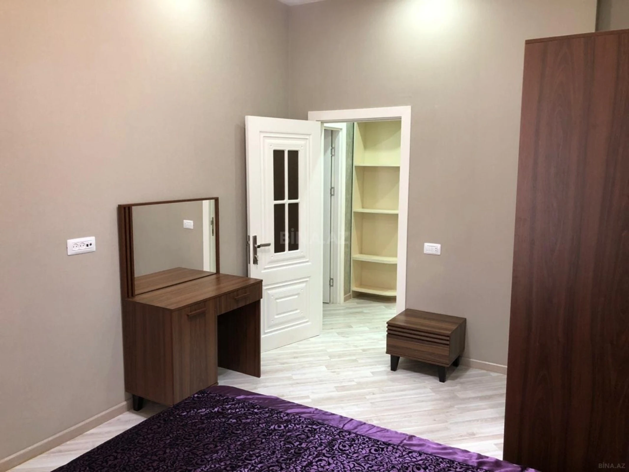 Satılır 3 otaqlı mənzil 144 m²