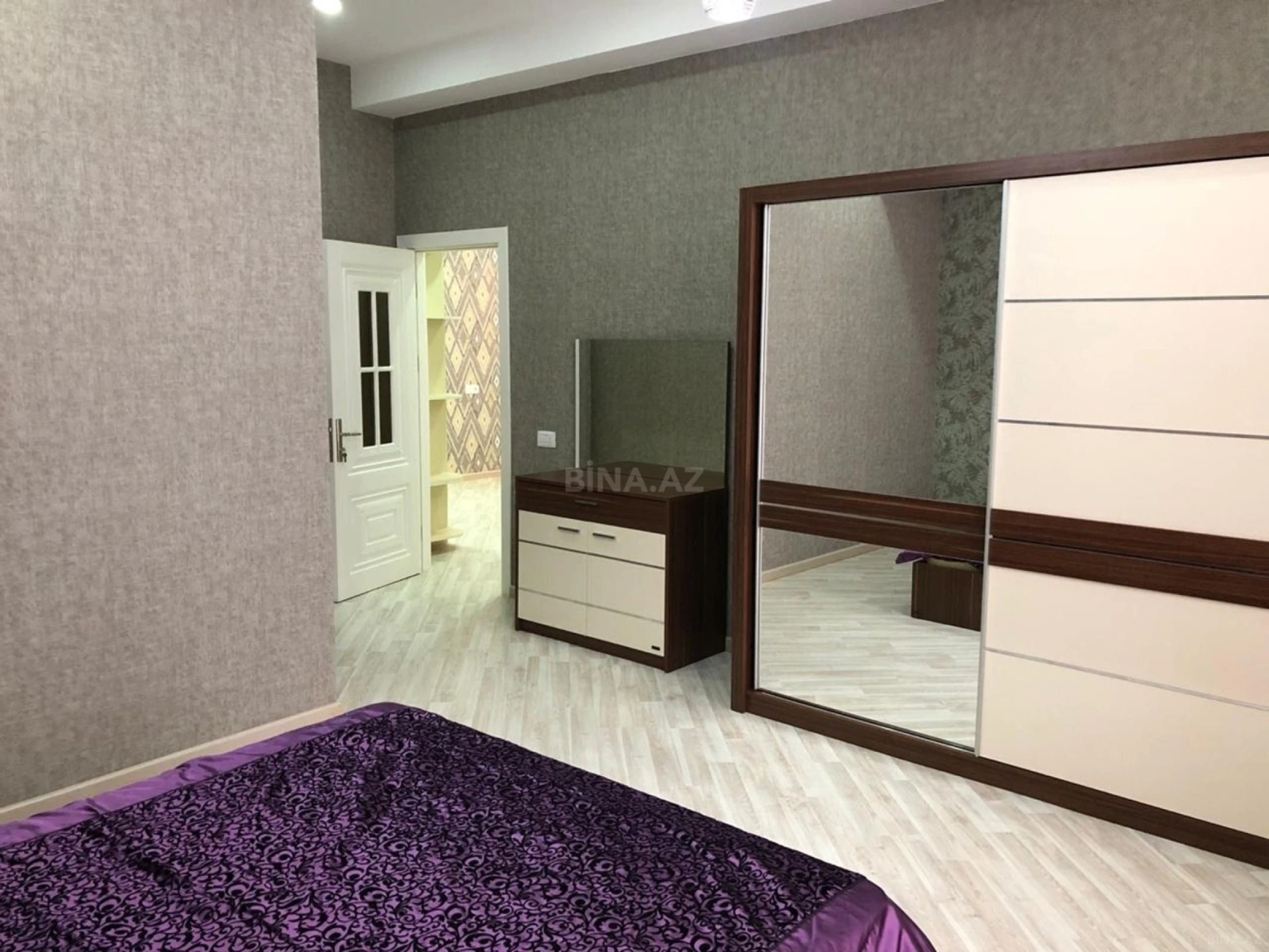 Satılır 3 otaqlı mənzil 144 m²