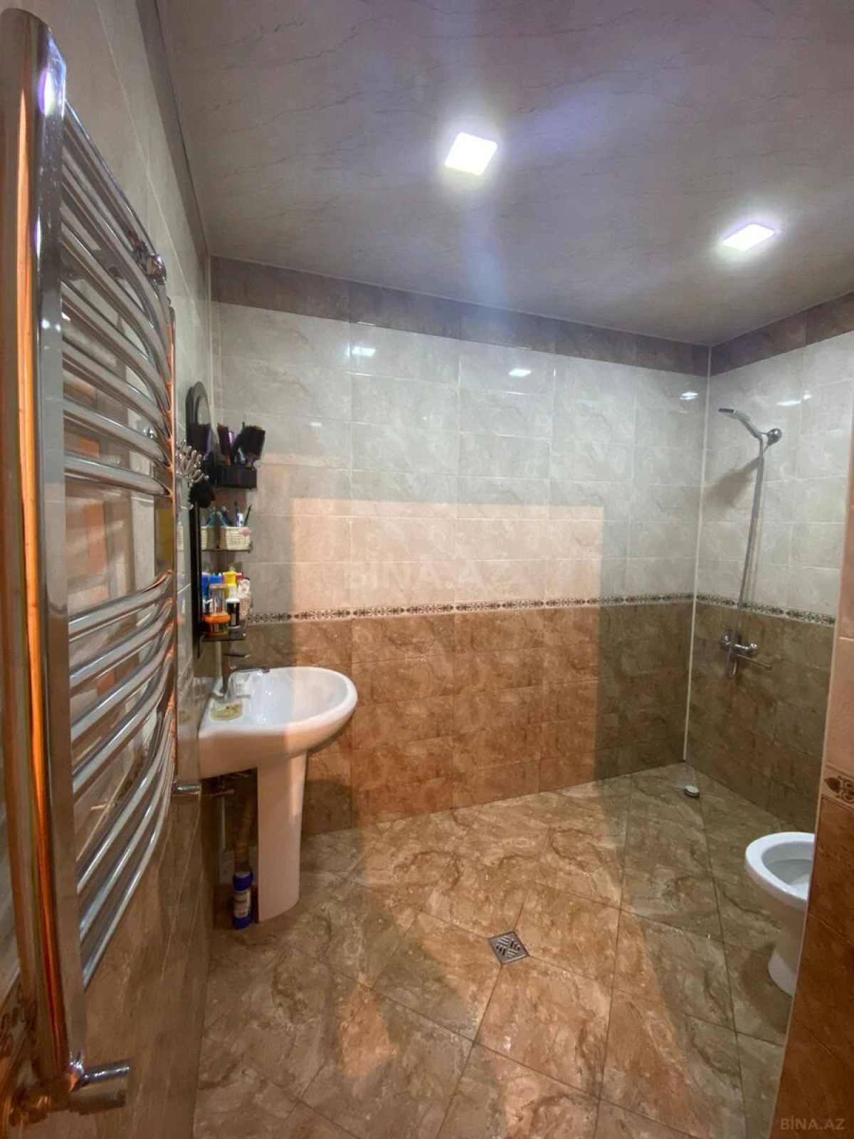 Satılır 2 otaqlı mənzil 101 m²