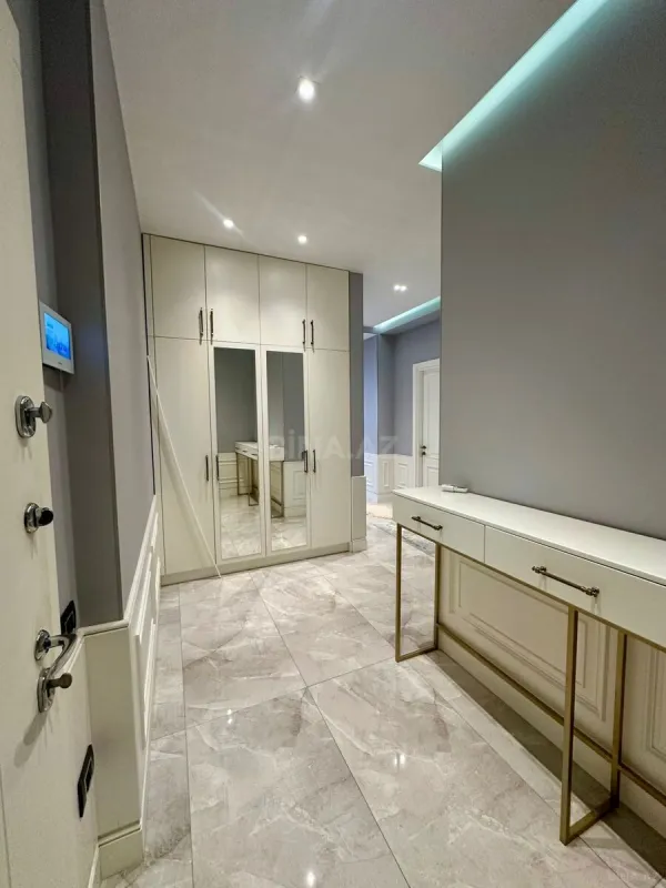 Satılır 3 otaqlı mənzil 120 m²