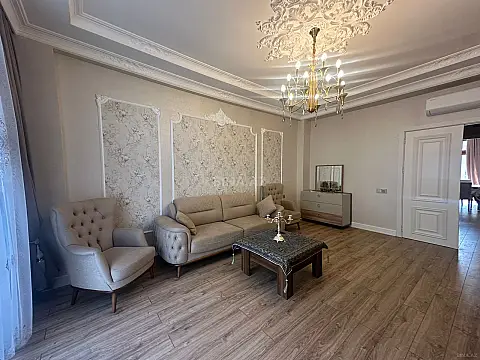 Satılır 2 otaqlı mənzil 92 m²