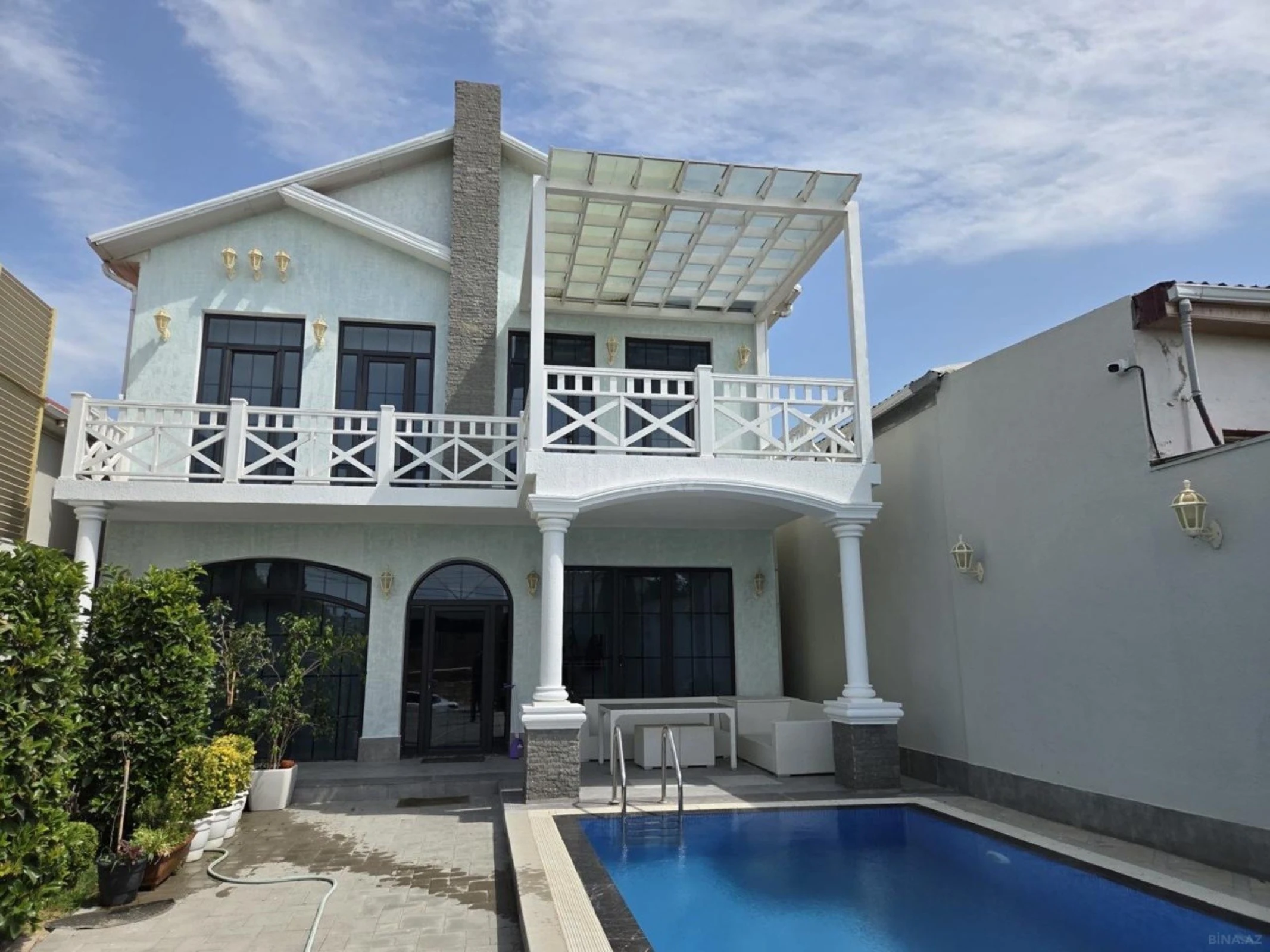 Kirayə verilir 4 otaqlı həyət evi 290 m²