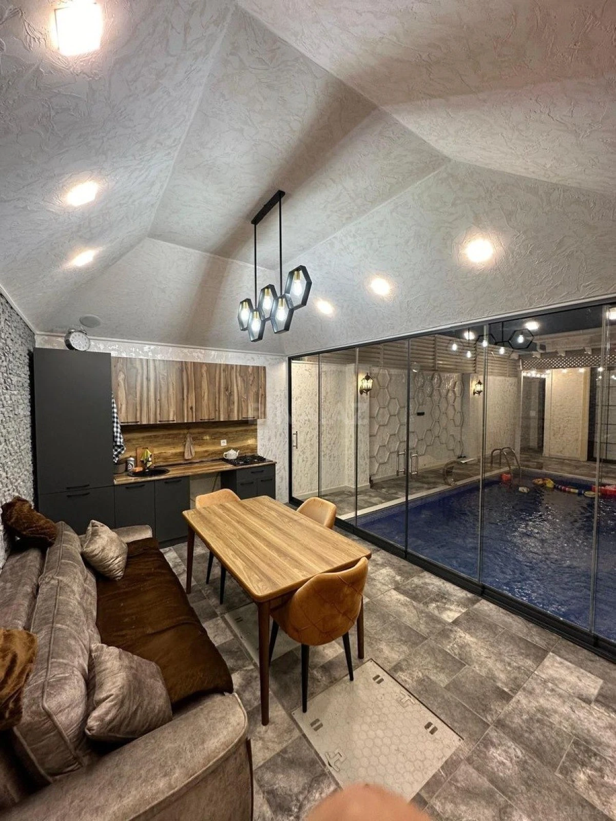 Kirayə verilir 4 otaqlı həyət evi 250 m²