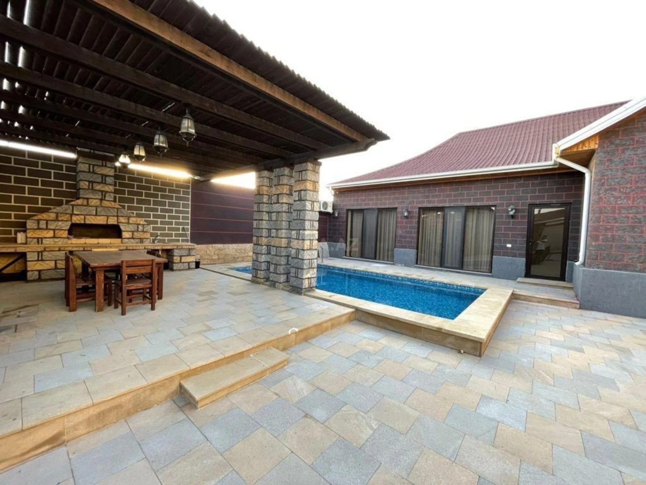 Kirayə verilir 4 otaqlı həyət evi 290 m²