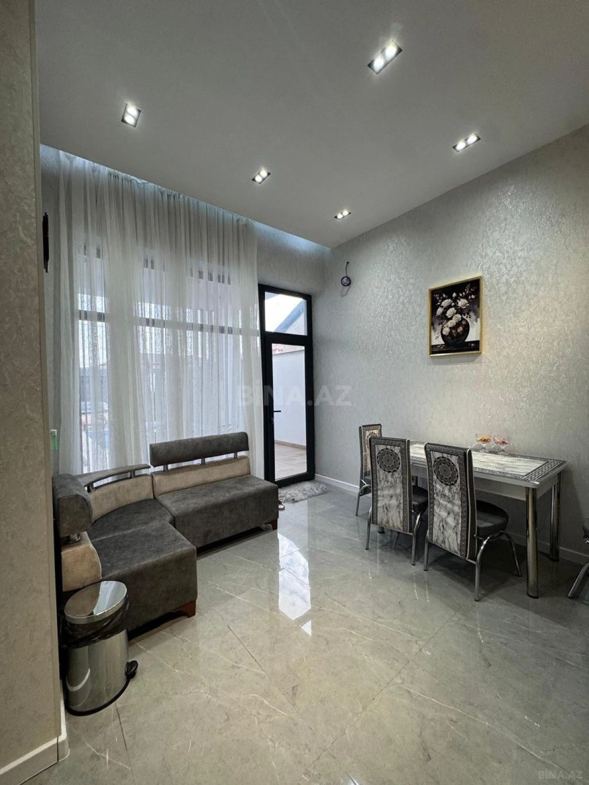 Kirayə verilir 4 otaqlı həyət evi 240 m²