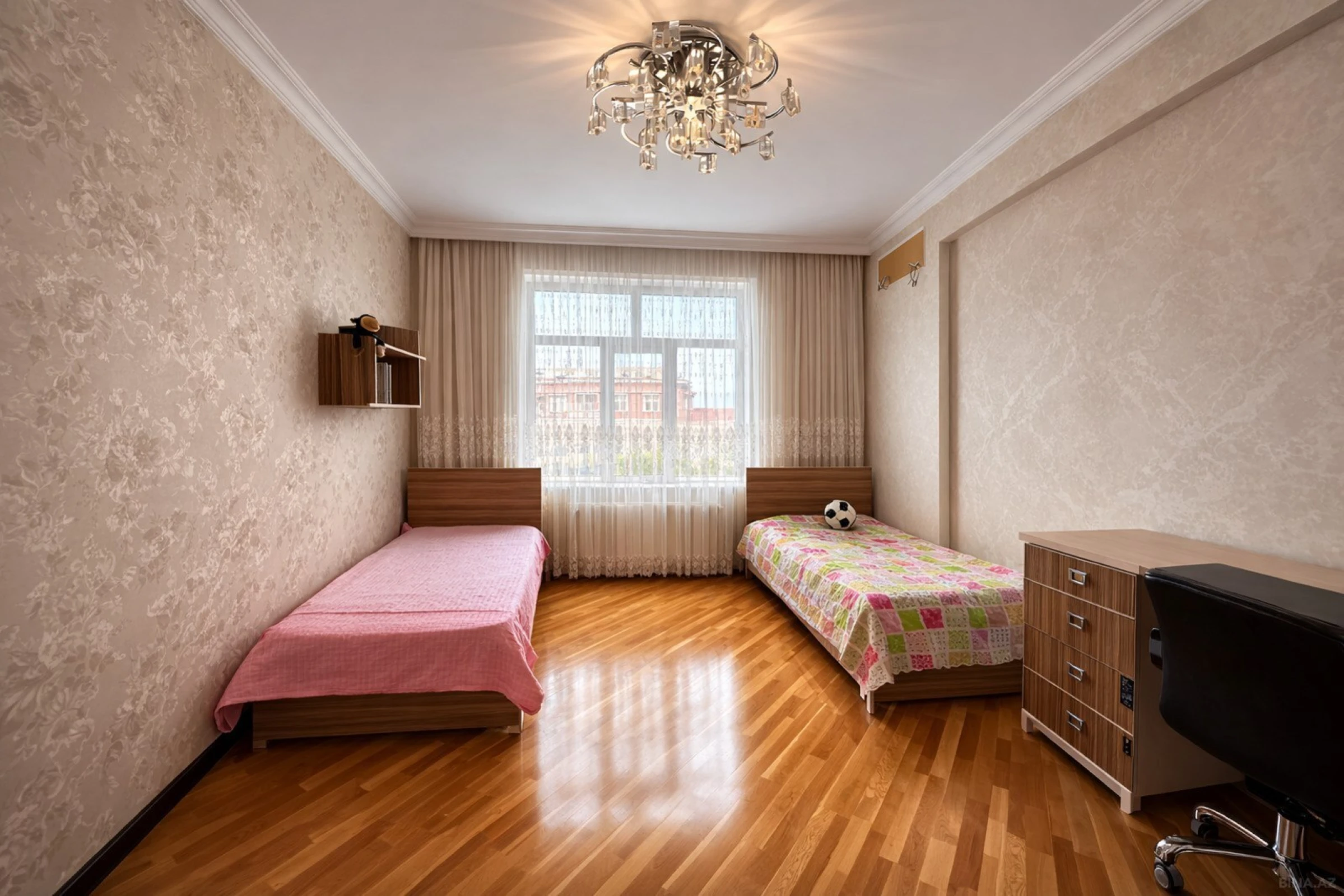 Satılır 3 otaqlı mənzil 140 m²