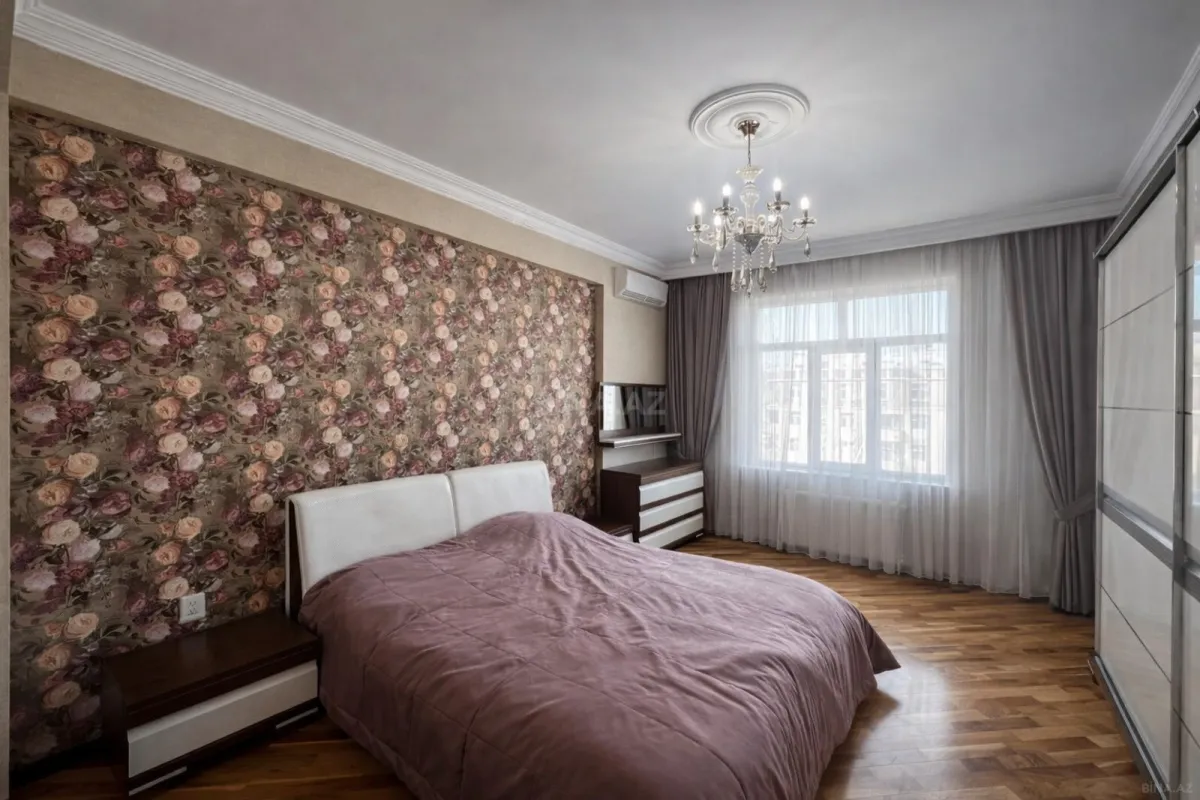 Satılır 3 otaqlı mənzil 140 m²