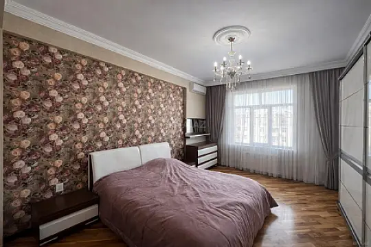 Satılır 3 otaqlı mənzil 140 m²