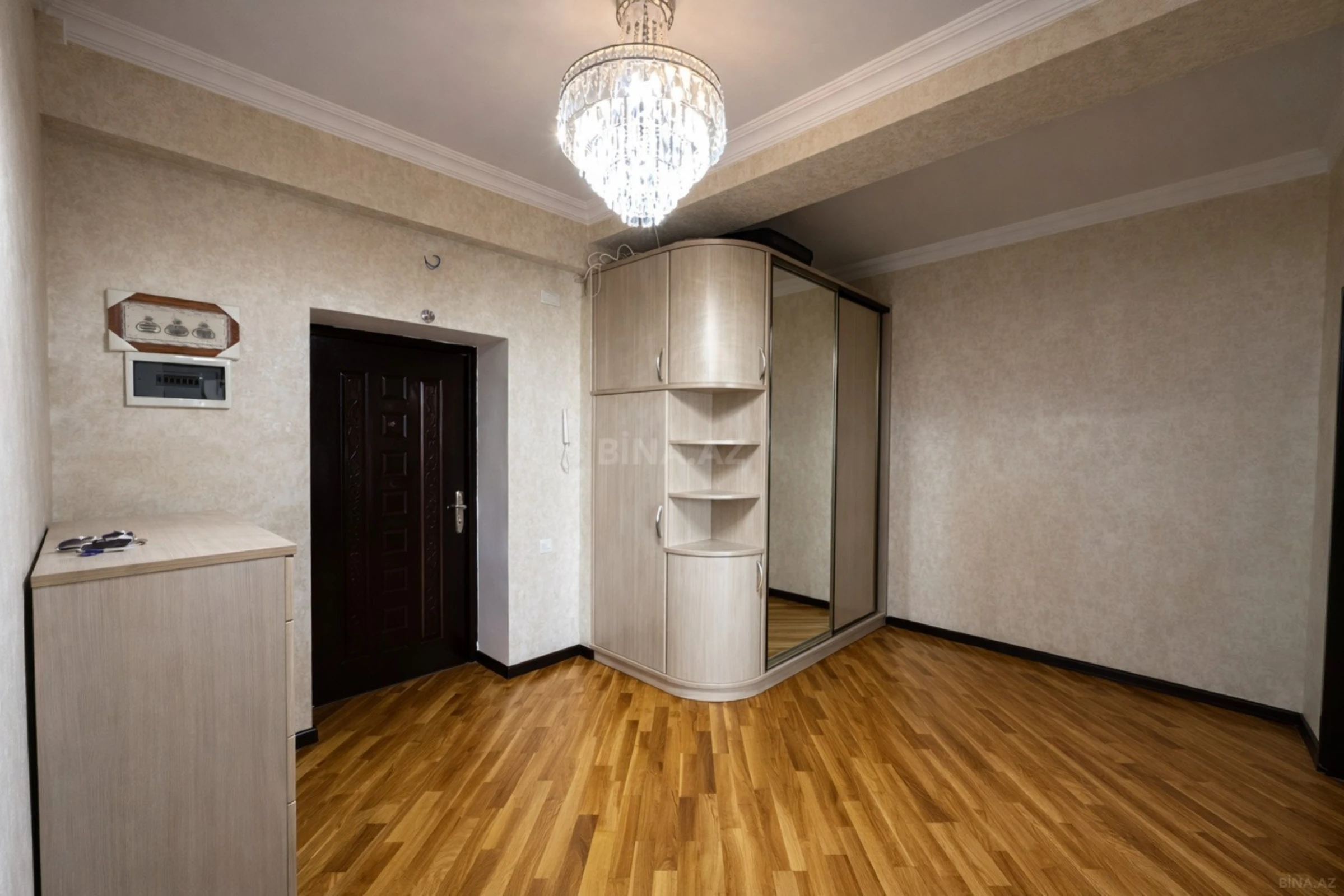 Satılır 3 otaqlı mənzil 140 m²