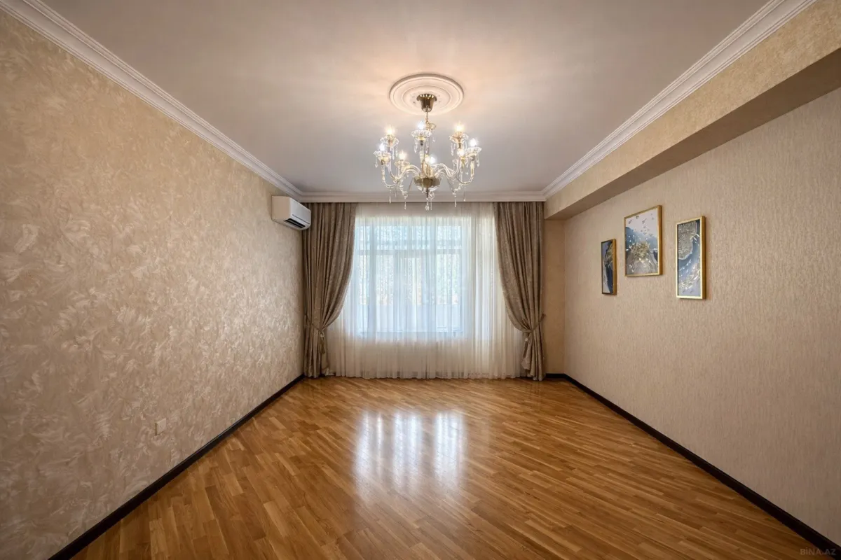 Satılır 3 otaqlı mənzil 140 m²