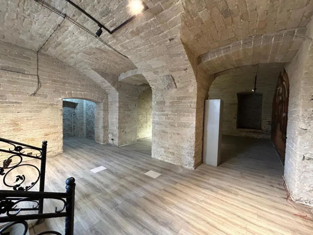 Satılır obyekt 80 m²