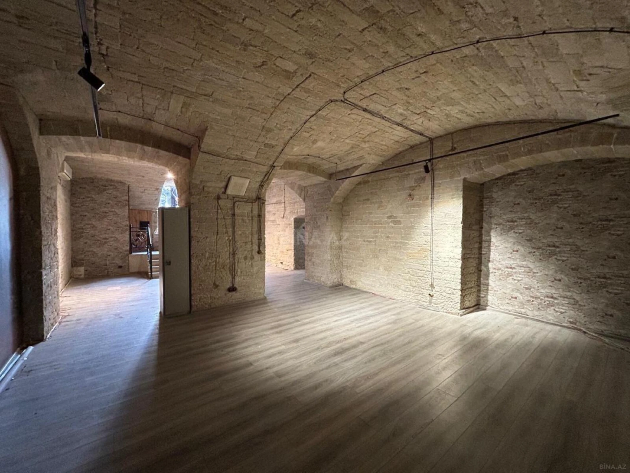 Satılır obyekt 80 m²