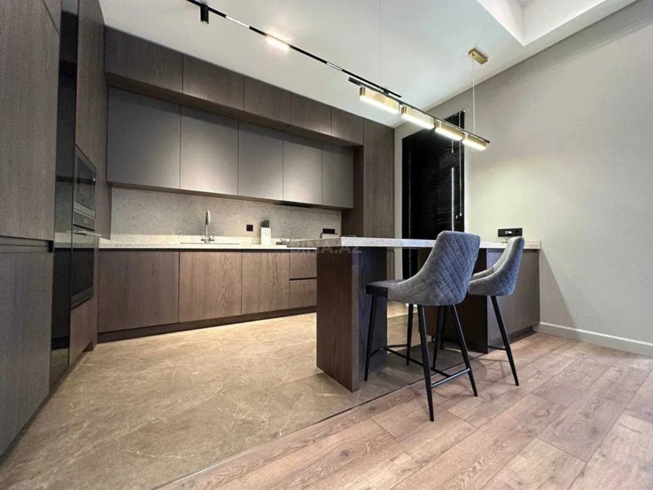 Satılır 2 otaqlı mənzil 83 m²