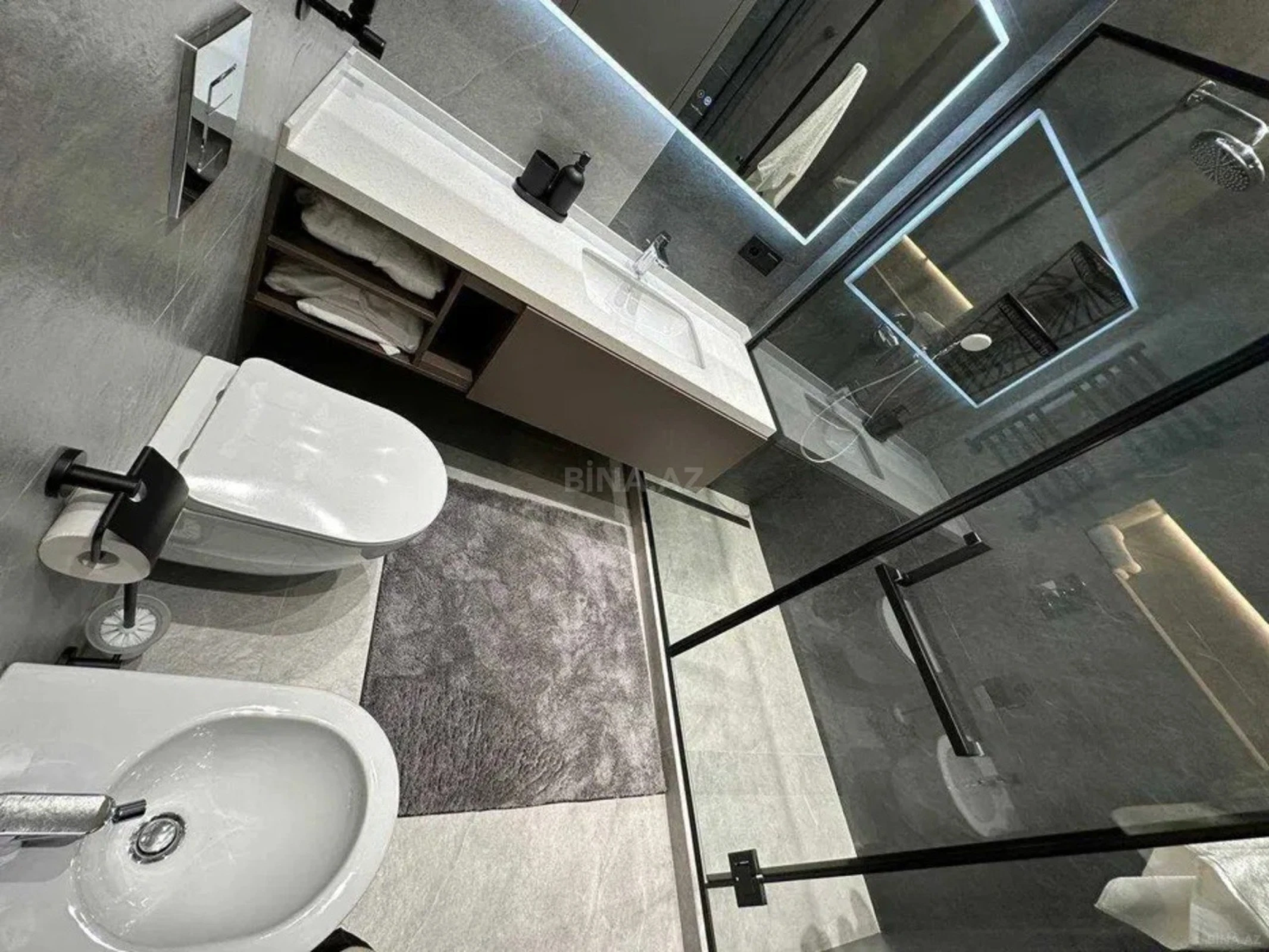 Satılır 2 otaqlı mənzil 83 m²