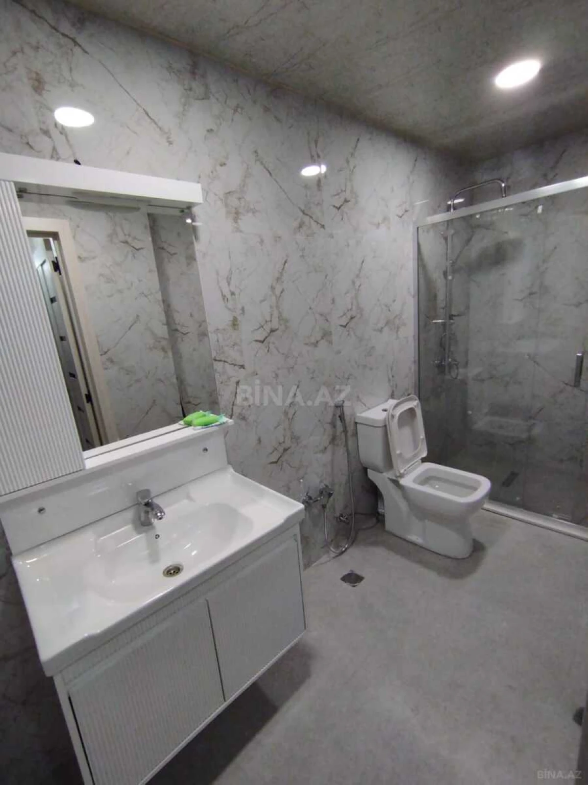 Satılır 2 otaqlı mənzil 71 m²
