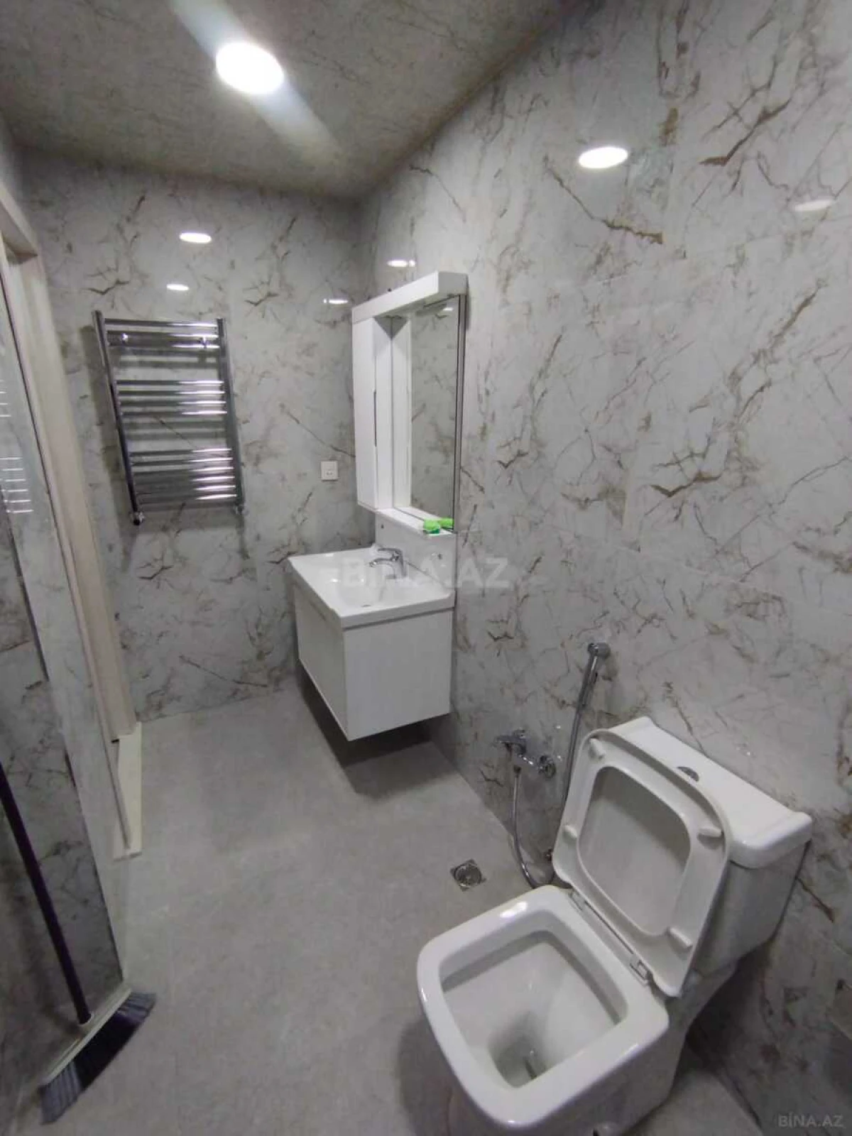 Satılır 2 otaqlı mənzil 71 m²