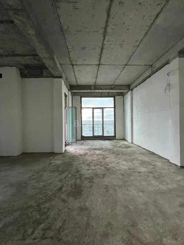 Satılır 5 otaqlı mənzil 280 m²